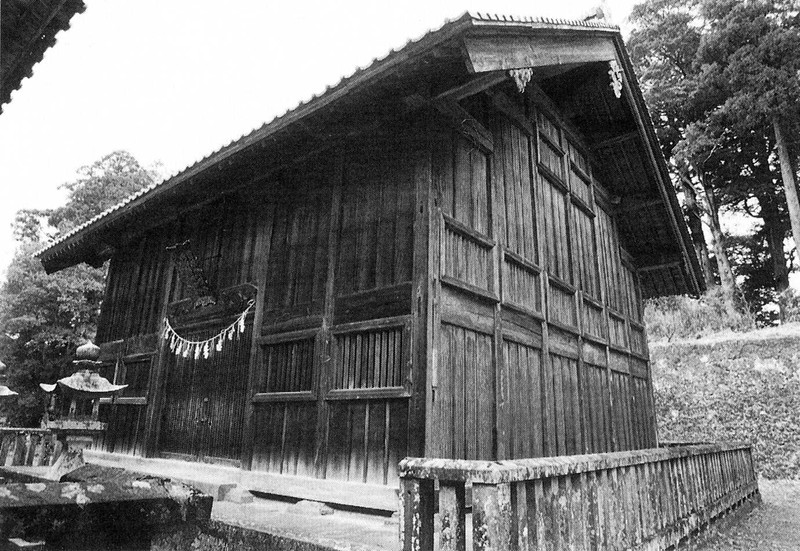 末広神社の本殿鞘堂　－玖珠町－