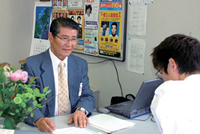 交番相談員釘宮さんの写真