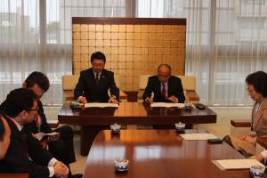 大分県と損害保険ジャパン日本興亜株式会社との防災力向上に関する協定締結１