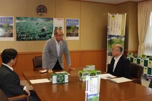 県産ケールと大麦若葉を原料としたヤクルトヘルスフーズ（株）の新商品発表 知事報告１