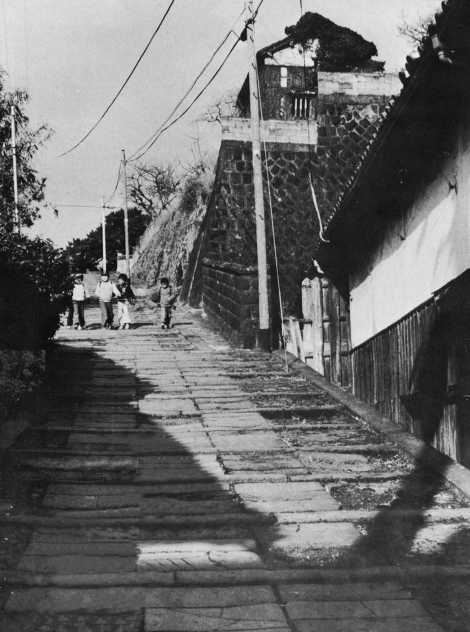 杵築市の街並み　－谷町から北台に上る坂道－