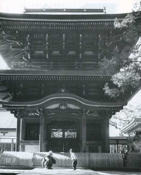 薦（こも）神社