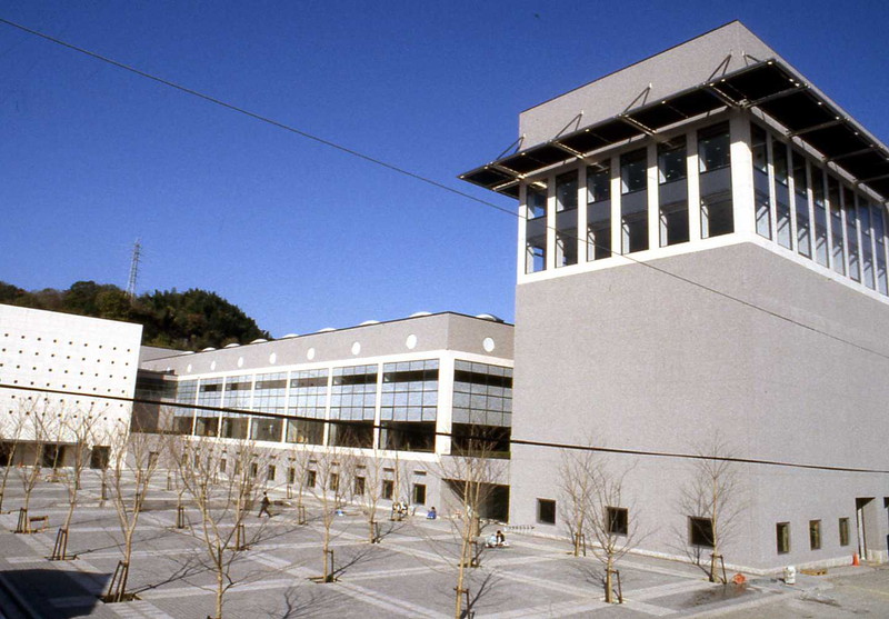 情報ライブラリー　新県立図書館