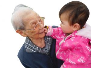 おばあちゃんと赤ちゃん