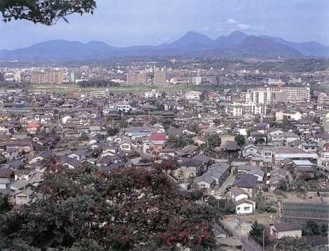 碇山から津守の館跡を望む　－大分市－