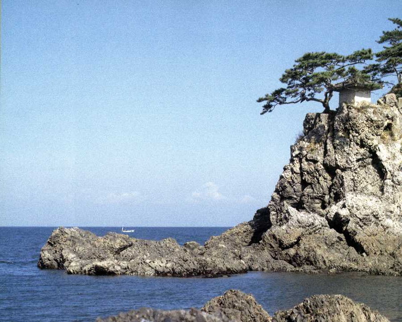 姫島観音堂の「黒曜石の断崖」　－姫島村－