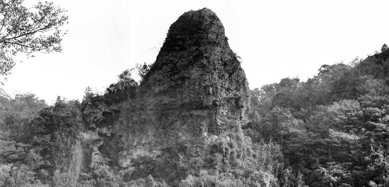 岩戸寺の周りに広がる岩山　－国東市国東町－