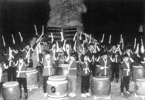 島の子太鼓の披露「ドンド火まつり」　－佐伯市の大入島－