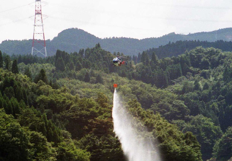 防災航空隊の放水訓練