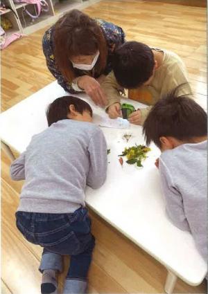 寄贈品活用の様子（ハンディ顕微鏡）