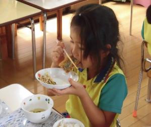園児　サバの竜田揚げ