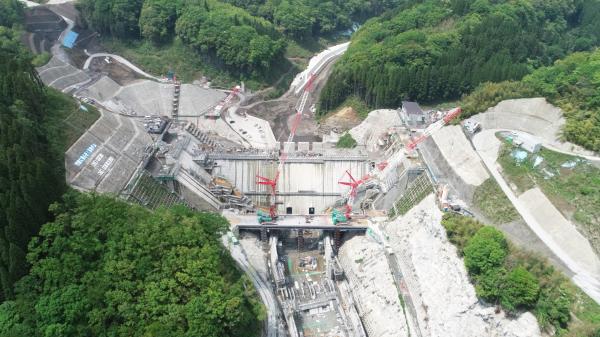 玉来ダム　ダム　建設　工事　建設中ダム　流水型ダム　造成アバットメント　大分県　九州