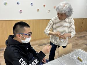 ②