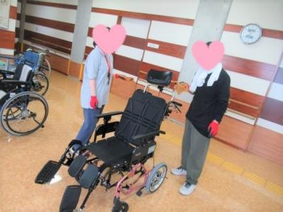 作業活動での車いす清掃作業