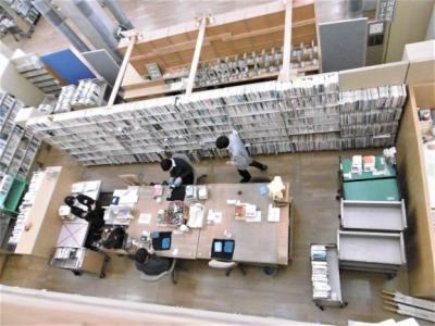 県立図書館で返却書籍の拭き上げをしました