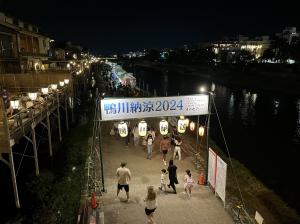 鴨川納涼（全景）