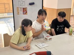③
