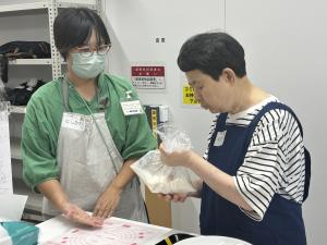 ②