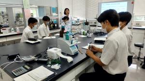 化学担当説明の様子