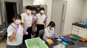 微生物担当検査体験の様子