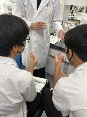 水質担当検査体験の様子
