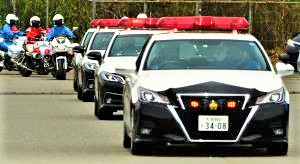 パトカー行進