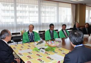 お茶の産地の方々と懇談