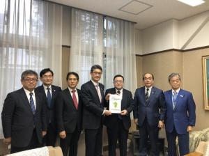 財務省　角田主計局次長