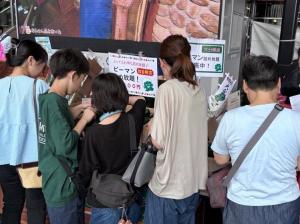 070802jrosakaoitaMarche2
